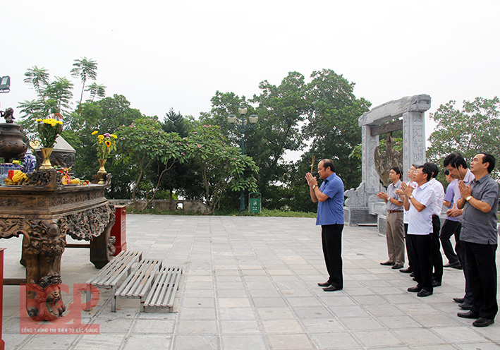 Lễ rước mộc xây dựng chùa Hạ thuộc Khu du lịch Tây Yên Tử